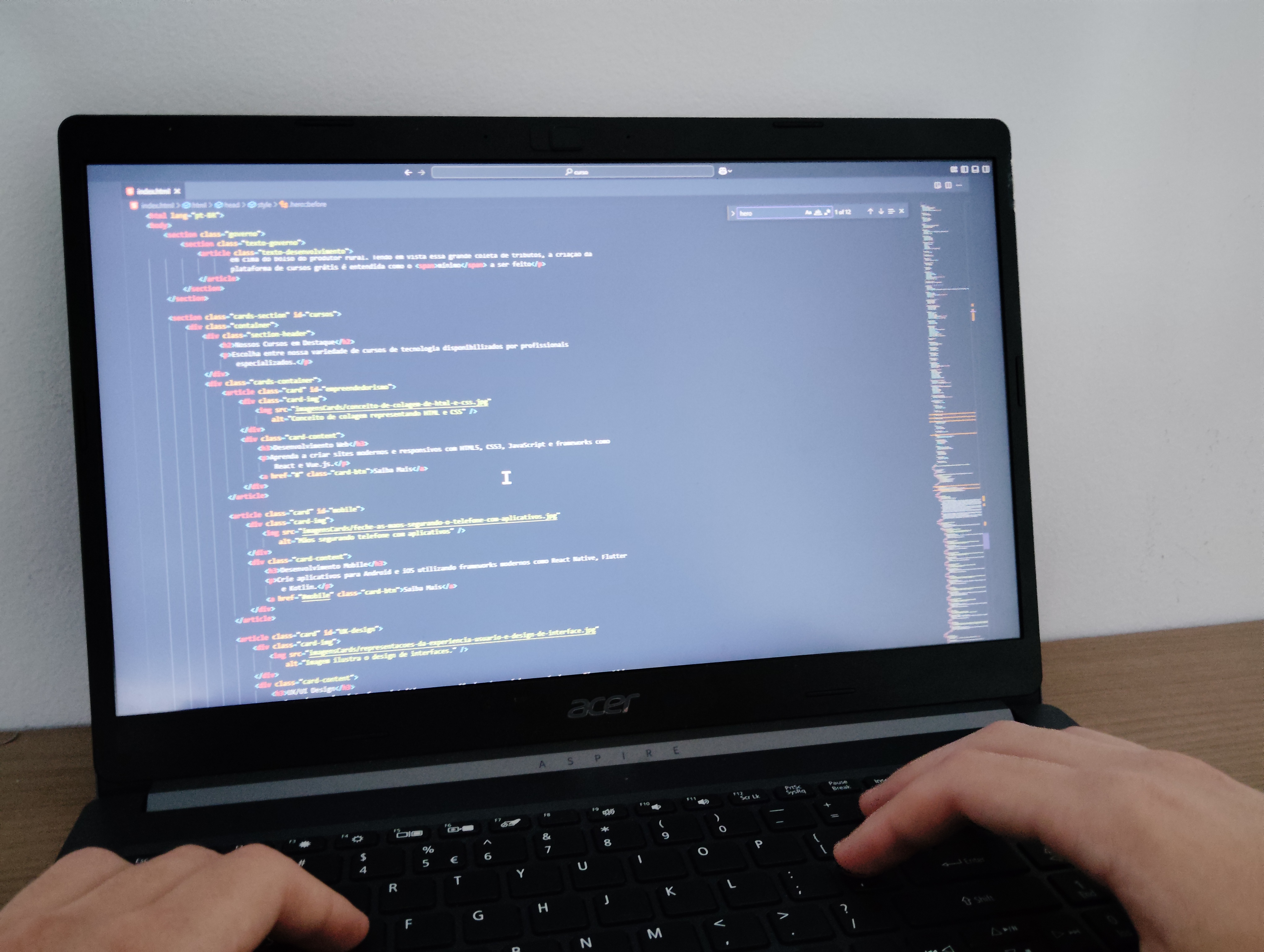 Conceito de colagem representando HTML e CSS